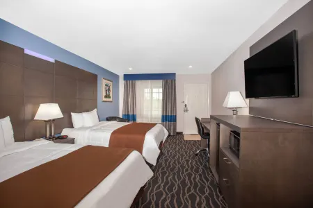 Travelodge Inn & Suites by Wyndham Anaheim on Disneyland Dr Отели рядом с достопримечательностью «Луигис Ролликин Роудстерс»