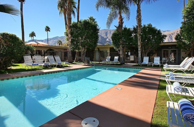 7 Springs Inn & Suites