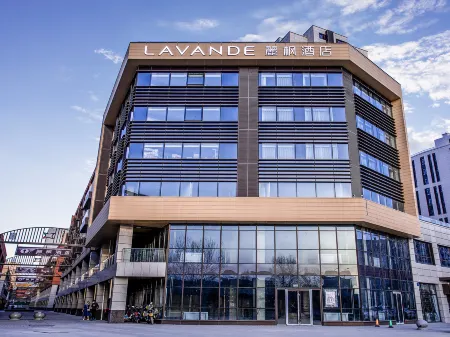 Lavande Hotel (Zhangjiakou Zhengfu) Отели рядом с достопримечательностью «Wuhan University of Technology Network Education Zhangjiakou Branch Campus»