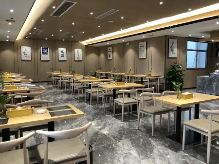 Sheng Karen International Hotel (Lingao Station Branch)