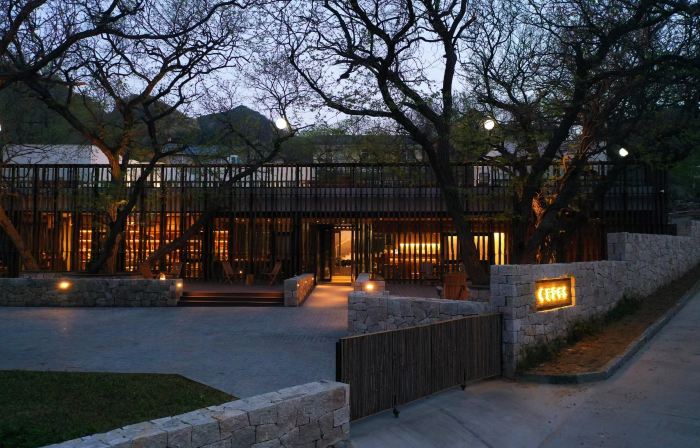 Yimeng Bookstore (Mengshan Baihuayu Scenic Area Store)