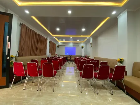 Hotel Lasnur Palace Отели в г. Slawi