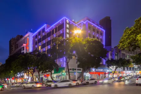 Taida Hotel (Gongbei Port Light Rail Terminal)