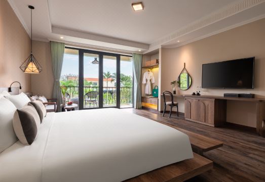 센 빌리지 호이안 외관 및 수영장 전경