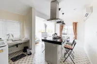 Glass House, Mountain View, Near Airport-City - Bungalows