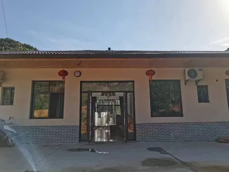 Guest Homestay Outside Fengjie Mountain Отели рядом с достопримечательностью «Qutang Gorge»