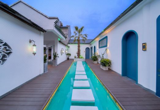 Lushin Hotels&Resorte의 아늑한 객실 모습