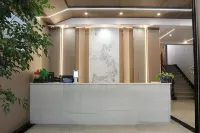 Tengchong Huarong Business Hotel - 2-Star
