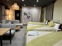 StayHakata Villa - Bungalows