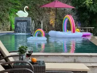 Xinchang: The Lake View Homestay