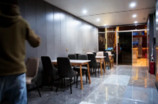 Golden Bottle Hotel (Aba County, Aba Prefecture)