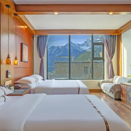 Yading Zhaxi Kongshu Tibetan Culture Theme Hotel