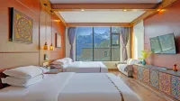 Yading Zhaxi Kongshu Tibetan Culture Theme Hotel