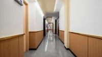 Jinyunqi Hotel (Pujiang Wenmiao Champagne City) - Bãi đậu xe