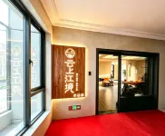 Cloud River Boutique Stay (Zixing Jiahua International City) - parking