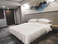 怡莱酒店(新乡拉斐店) - 高级特大床房