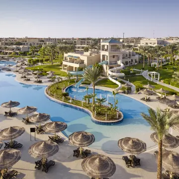 Coral Sea Holiday Resort and Aqua Park Отели рядом с достопримечательностью «Бей- Набк»