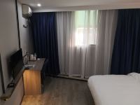 7天优品酒店(青岛金沙滩香江路地铁站店) - 轻享大床房