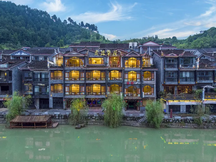 Hu'er Caowu Riverview Guesthouse