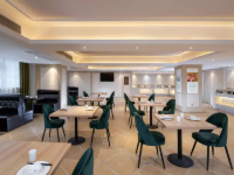 Vienna International Hotel (Shaoyang Dahan Automobile Building Materials City)