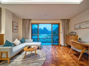 Yangshuo Fadai overhanging hot spring light luxury hotel