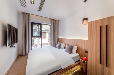 Floral Hotel · Chongqing Huangmen Xiaozhu Отели рядом с достопримечательностью «Chongqing Vocational College of Art and Engineering»