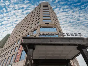 메트로폴로 진장 호텔（허톈야시장퇀제광장）