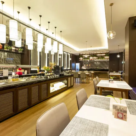 Jinjiang Metropolo Hotel Отели рядом с достопримечательностью «Река Миньцзян»