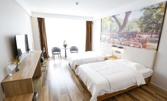 Super 8 (Weifang railway station store)