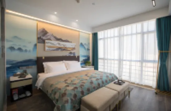 Peninsula Holiday Hotel (Changshu World Trade Center)