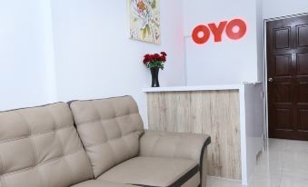 OYO 89772 Roselyn Inn