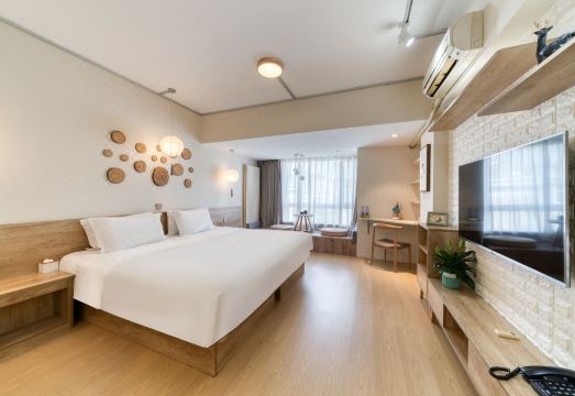 이커 이자 호텔