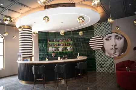 Radisson Blu Hotel (Dongmao Middle Road) Отели рядом с достопримечательностью «Yangsha Lake Colorful Flower Field»