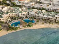 Wyndham Alltra Playa del Carmen Adults Only All Inclusive Отели рядом с достопримечательностью «Пляжный клуб Kool»