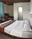 300 Mountain Hot Spring Business Hotel