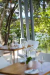 Heart Hotel and Gallery Whitsundays - breakfast