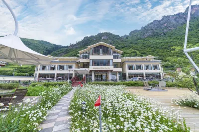 Golden Phoenix Resort Hotels near Huanglongshan Yuanshi Forest Sceneic Area