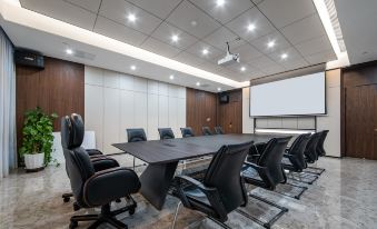 Xingfu Holiday Hotel (Buji Shenzhen East Railway Station Branch)