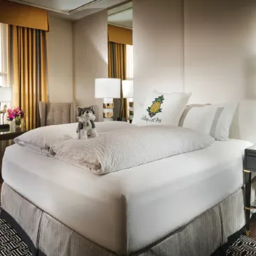 Staypineapple, An Elegant Hotel, Union Square Отели рядом с достопримечательностью «Военно-мемориальный оперный театр»