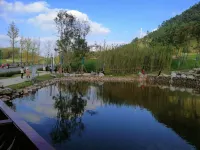 Lavande Hotel (Yibin University Town Convention and Exhibition Center) - Mountain view