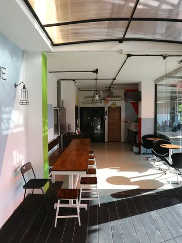 รูปภาพของสเตย์ เมย์บี