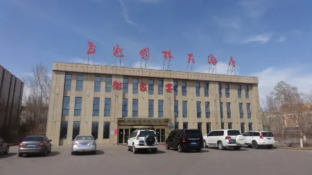 Jimsar Colorful Garden Grand Hotel Отели рядом с достопримечательностью «Kalamaili Nature Reserve»