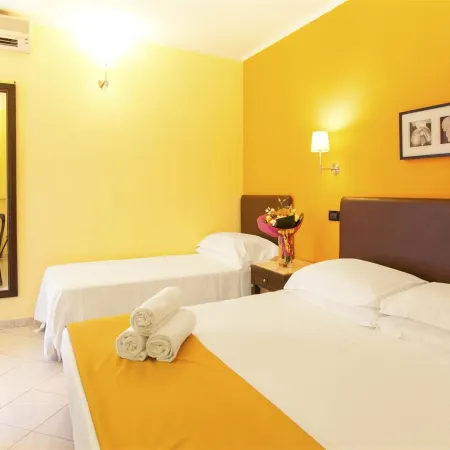 Hotel Tuscolana Отели рядом с достопримечательностью «Аппио-Латино»