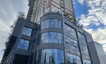 Yichang Lvyue Hotel (AQUA PLAZA& Three Gorges University Shop)