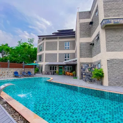 Cha Li's Family Hotel&Hostel Hotels near The Heart of Pai Resort