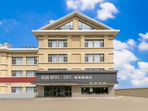 Glad Hotel (Qingdao North Station Branch)