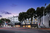 Qingmu Platinum Hotel (Nanjing Shuiximen Street Mochouhu Subway Station Shop)