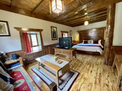 Rinqin B&B in Yajiang County 318 Self-Driving Campground 주변 호텔