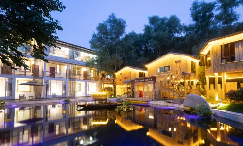Floral Hotel·Yunshan Yue Homestay (Liuba Branch)