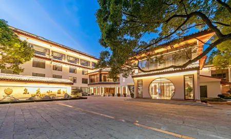 Putuo Mountain Healray Chinese Inn Отели рядом с достопримечательностью «Wugongshi Wharf»